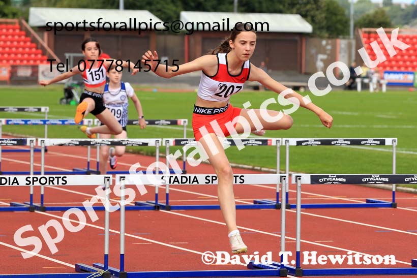 Hurdles, 2024 Gateshead Tartan Games.  Photo: David T. Hewitson/Sports for All Pics
